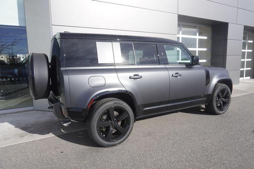 2026 Land Rover Defender 110 V8