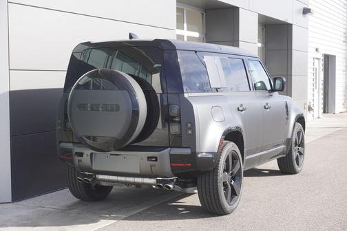 2026 Land Rover Defender 110 V8