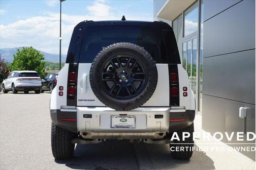 2025 Land Rover Defender 110 P300