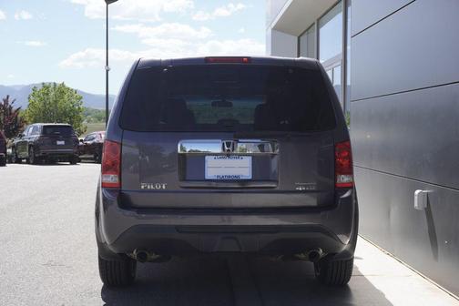 Modern Steel Metallic 2015 Honda Pilot SE