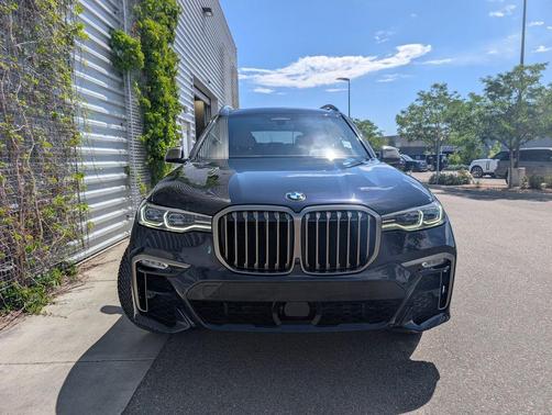 Carbon Black Metallic 2022 BMW X7 M50i