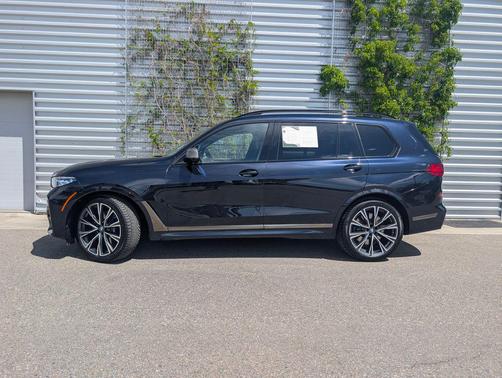 Carbon Black Metallic 2022 BMW X7 M50i