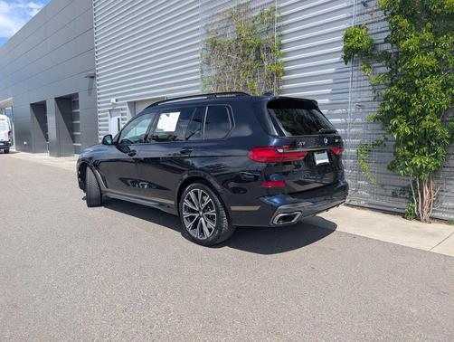 Carbon Black Metallic 2022 BMW X7 M50i