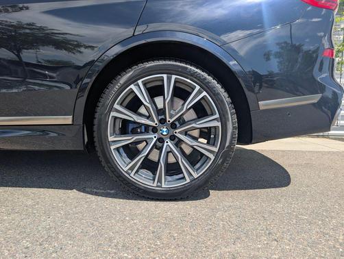 Carbon Black Metallic 2022 BMW X7 M50i