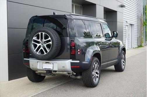 2025 Land Rover Defender 110 P300