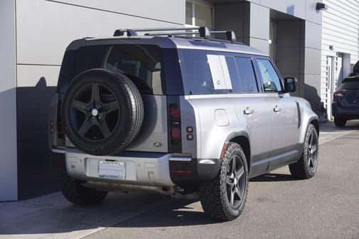 2020 Land Rover Defender 110 SE