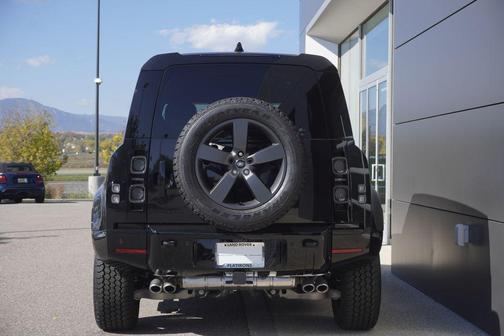 2025 Land Rover Defender 110 V8