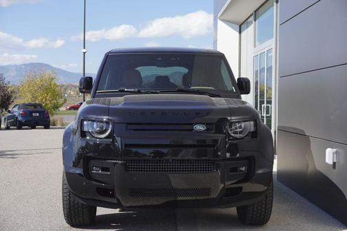 2025 Land Rover Defender 110 V8