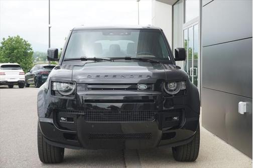 2025 Land Rover Defender 130 P400 X