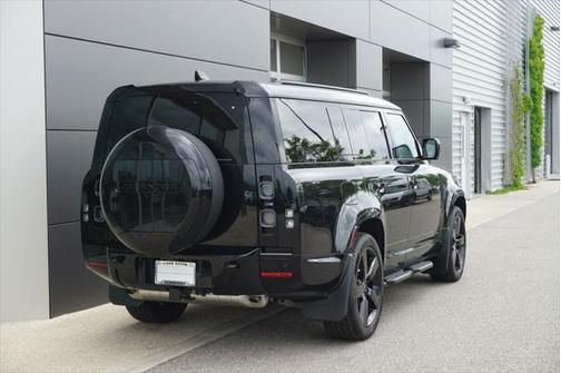 2025 Land Rover Defender 130 P400 X