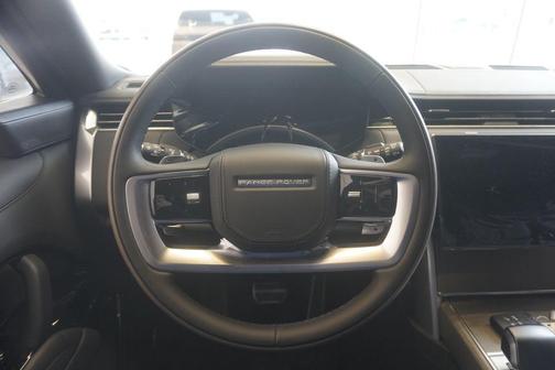 2026 Land Rover Range Rover P615 SV