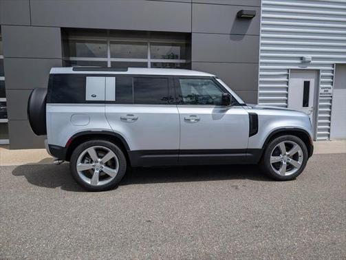 2024 Land Rover Defender 110 P500 SE