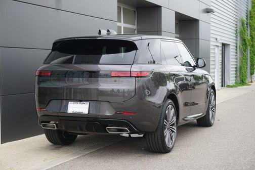 2025 Land Rover Range Rover Sport SE