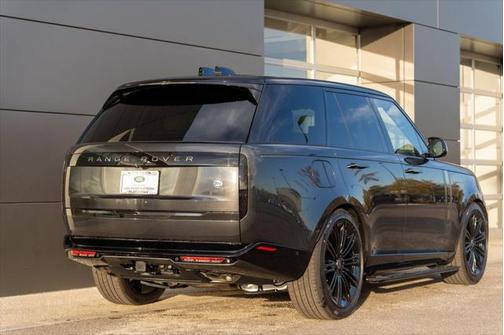 2025 Land Rover Range Rover P615 SV