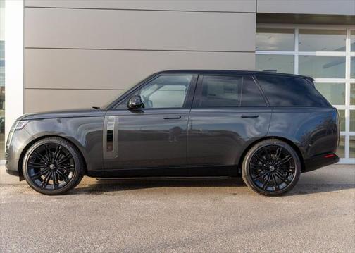 2025 Land Rover Range Rover P615 SV