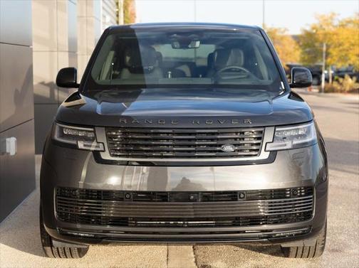 2025 Land Rover Range Rover P615 SV