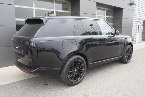 2025 Land Rover Range Rover P530 SE