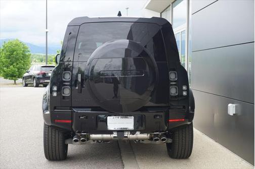 2025 Land Rover Defender 110 V8