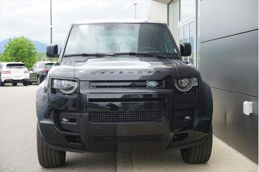 2025 Land Rover Defender 110 V8