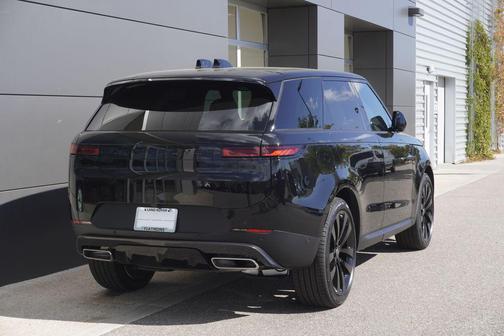 2025 Land Rover Range Rover Sport SE