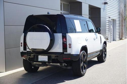 2025 Land Rover Defender 110 P400 X-Dynamic SE