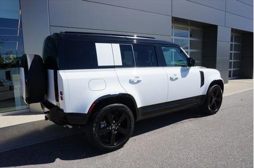 2025 Land Rover Defender 110 P400 X-Dynamic SE