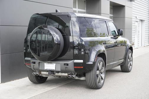 Santorini Black Metallic 2026 Land Rover Defender 110 V8
