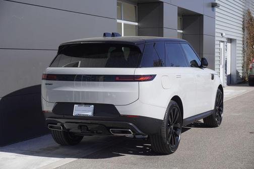 2025 Land Rover Range Rover Sport SE