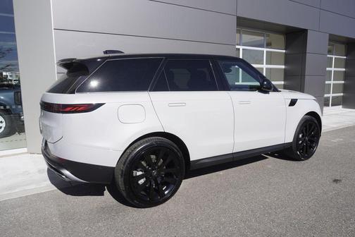 2025 Land Rover Range Rover Sport SE