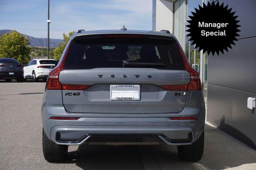 2023 Volvo XC60 B6 Ultimate Dark Theme