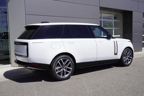 White Pearl 2026 Land Rover Range Rover P530 SE 7 Seat