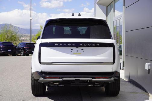 White Pearl 2026 Land Rover Range Rover P530 SE 7 Seat