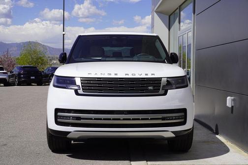 White Pearl 2026 Land Rover Range Rover P530 SE 7 Seat