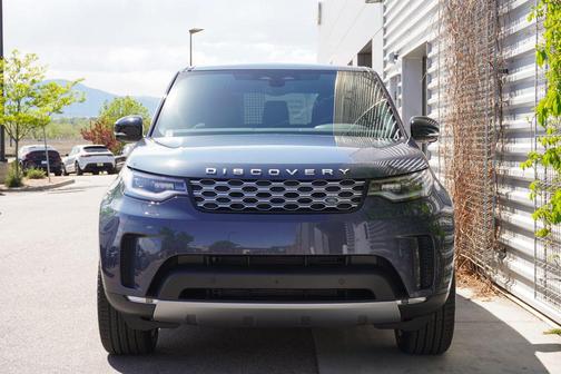 Varesine Blue Metallic 2026 Land Rover Discovery S