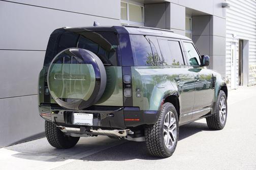 Woolstone Green Metallic 2026 Land Rover Defender P400 X-Dynamic SE