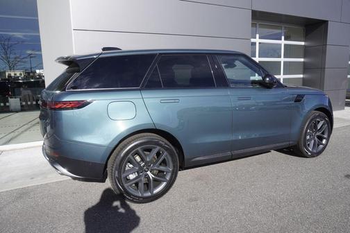 2025 Land Rover Range Rover Sport SE