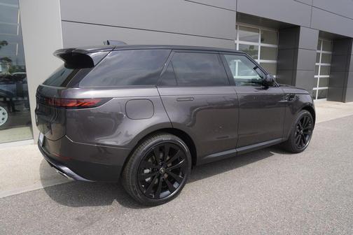 2025 Land Rover Range Rover Sport SE