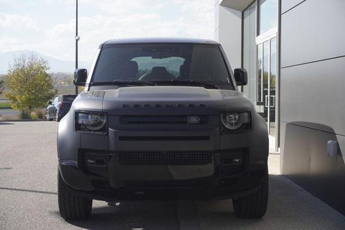 2025 Land Rover Defender 110 V8