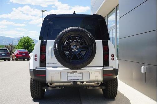 2025 Land Rover Defender 110 P300