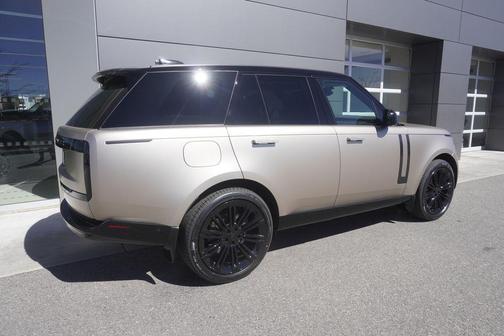 2026 Land Rover Range Rover P530 SE