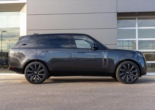 2024 Land Rover Range Rover P615 SV