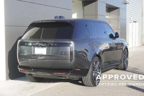 2025 Land Rover Range Rover P530 SE 7 Seat