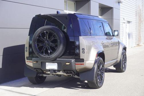 2026 Land Rover Defender P635 OCTA