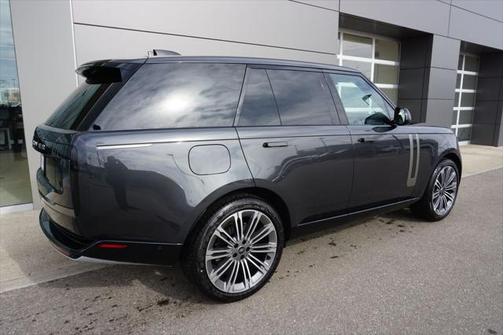 2025 Land Rover Range Rover P400 SE