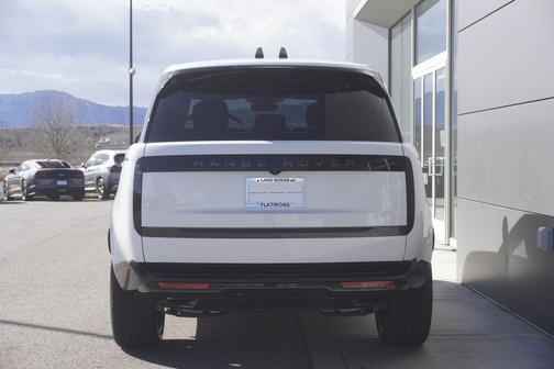 2026 Land Rover Range Rover P400 SE 7 Seat