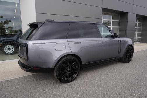 2025 Land Rover Range Rover P400 SE 7 Seat