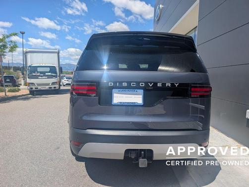 Varesine Blue Metallic 2025 Land Rover Discovery P300 S