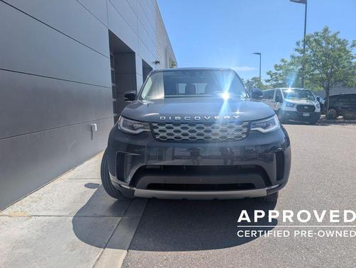 Varesine Blue Metallic 2025 Land Rover Discovery P300 S