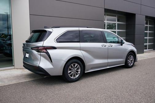 Celestial Silver Metallic 2025 Toyota Sienna XLE