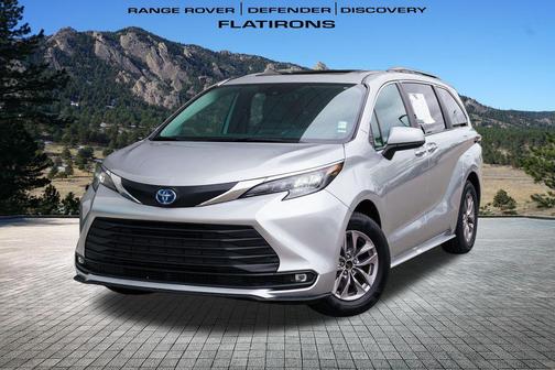 Celestial Silver Metallic 2025 Toyota Sienna XLE